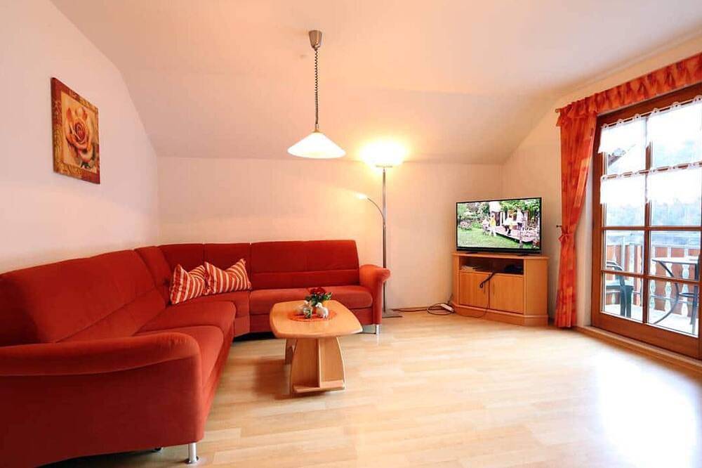 Apartamento inteiro, Apartamento 'Ferienwohnung Blütenzauber' com Terraço Privado, Jardim Partilhado e Wi-Fi in Durbach, Central Black Forest