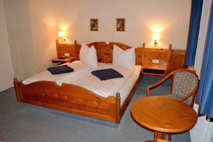 Hotel, mit Garten