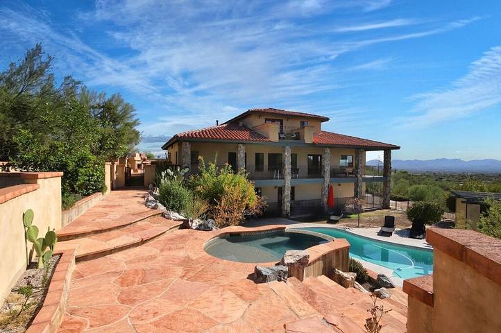 Vacation rental for 12 people, with hot tub and yard in Catalina Foothills