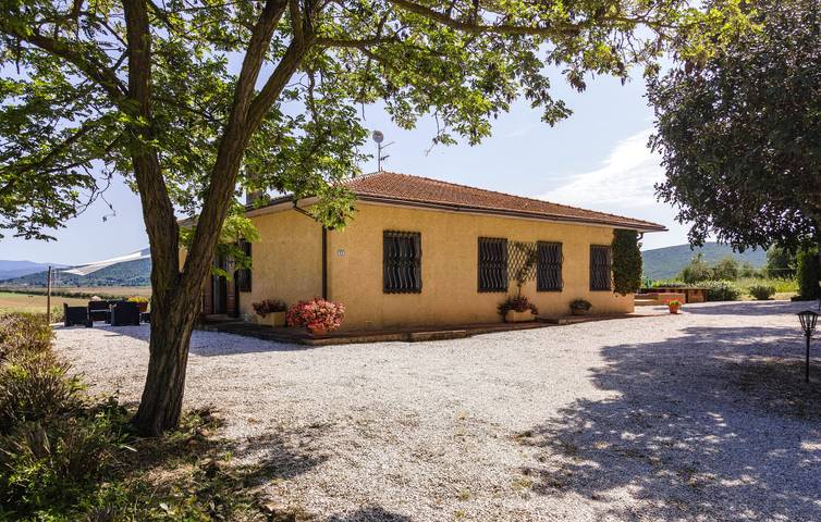 Poolterrasse mit Parkplatz & WiFi in Campiglia Marittima, Etruskische Küste