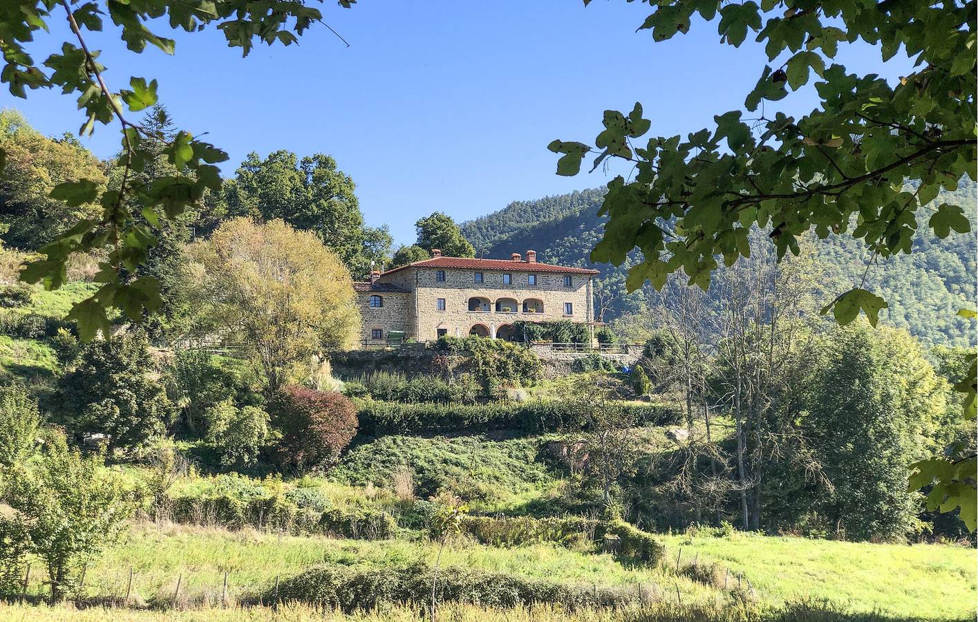 Appartamento intero, Incantevole appartamento con piscina, giardino e WiFi in Bibbiena, Casentino