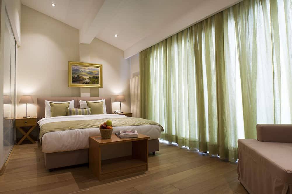 3 rooms connecting  90m2 private suites in nisantasi in Şişli, Istanbul