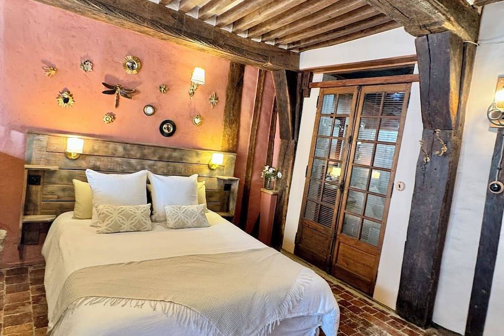 The authentic 16 in the heart of the city in Lisieux, Lisieux region