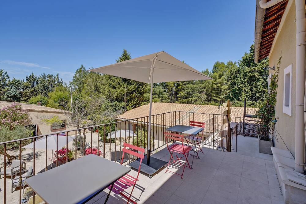 Appartement entier, Gîte top déco vers Avignon, 3 chambres-7 couchages, dans parc clos et piscines in Carpentras, Parc naturel régional du Mont-Ventoux