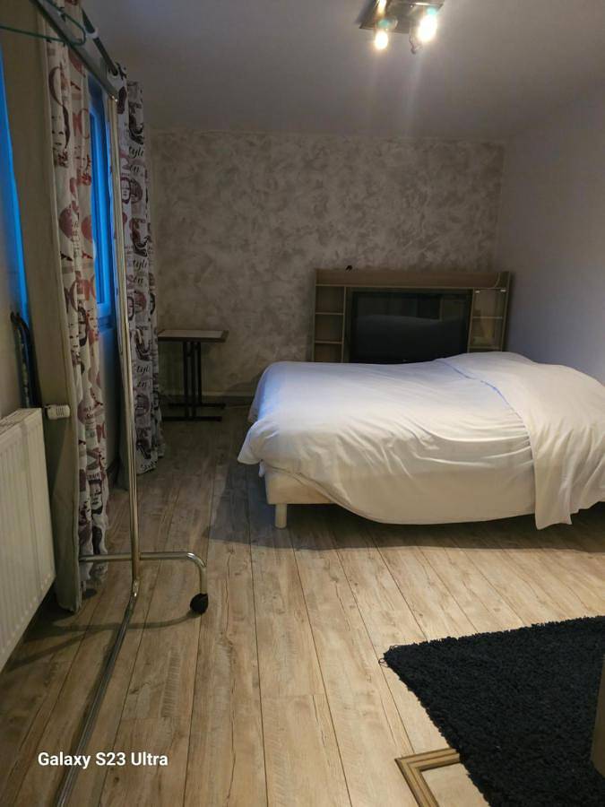 Double or Twin Room with Shared Bathroom in Tilloloy, Région de Montdidier
