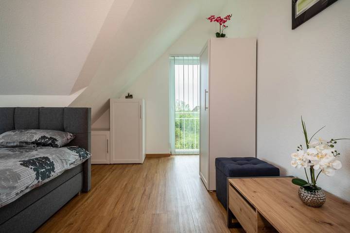 Ganze Wohnung, Ferienwohnung Alpenblick mit Bergblick, Balkon und Wlan in Friedrichshafen, Region Bodensee-Oberschwaben