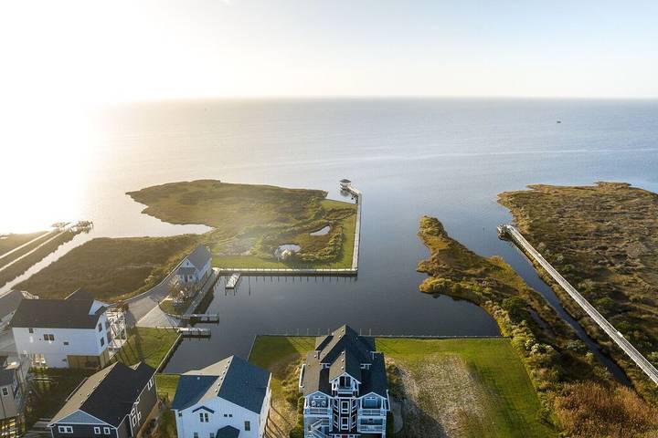 Vacation rental for 10 people, with hot tub and balcony in Hatteras Island