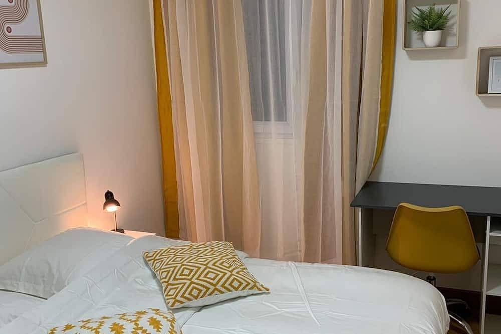 Entire apartment, Appartement Face au Tram T1 Metro Pablo Picasso Résidence Calme et Sécurisée in Bobigny, Seine-Saint-Denis