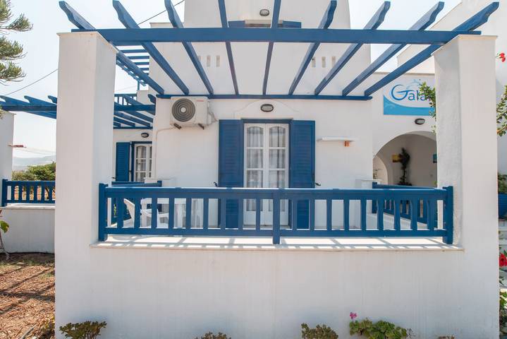 Vacation rental for 4 people, with yard in Naxos