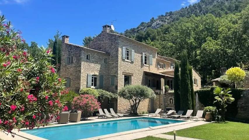 Appartement de vacances pour 13 personnes, avec piscine et jardin