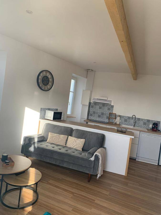Appartement entier, One-Bedroom Apartment in Barbezieux-Saint-Hilaire, Charente