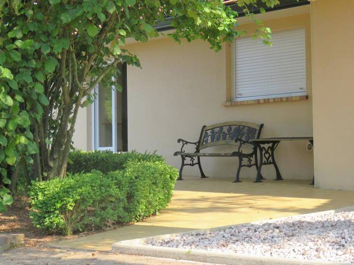 Chambre d’hôte pour 3 personnes, avec Terrasse et Jardin ainsi que Piscine et Vue