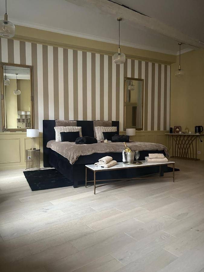 Queen Room with Spa Bath in Béthune, Région de Béthune