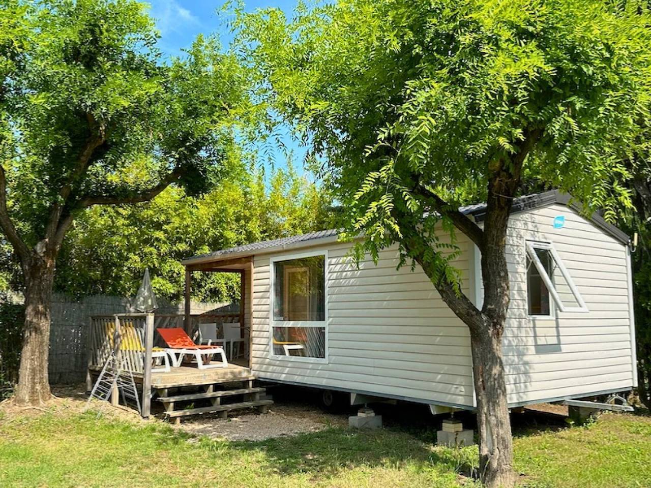 Zecamping 3 étoiles pataugeoire locatif Tv clim 24m2 in Saint-Rémy-de-Provence, Region de Arles