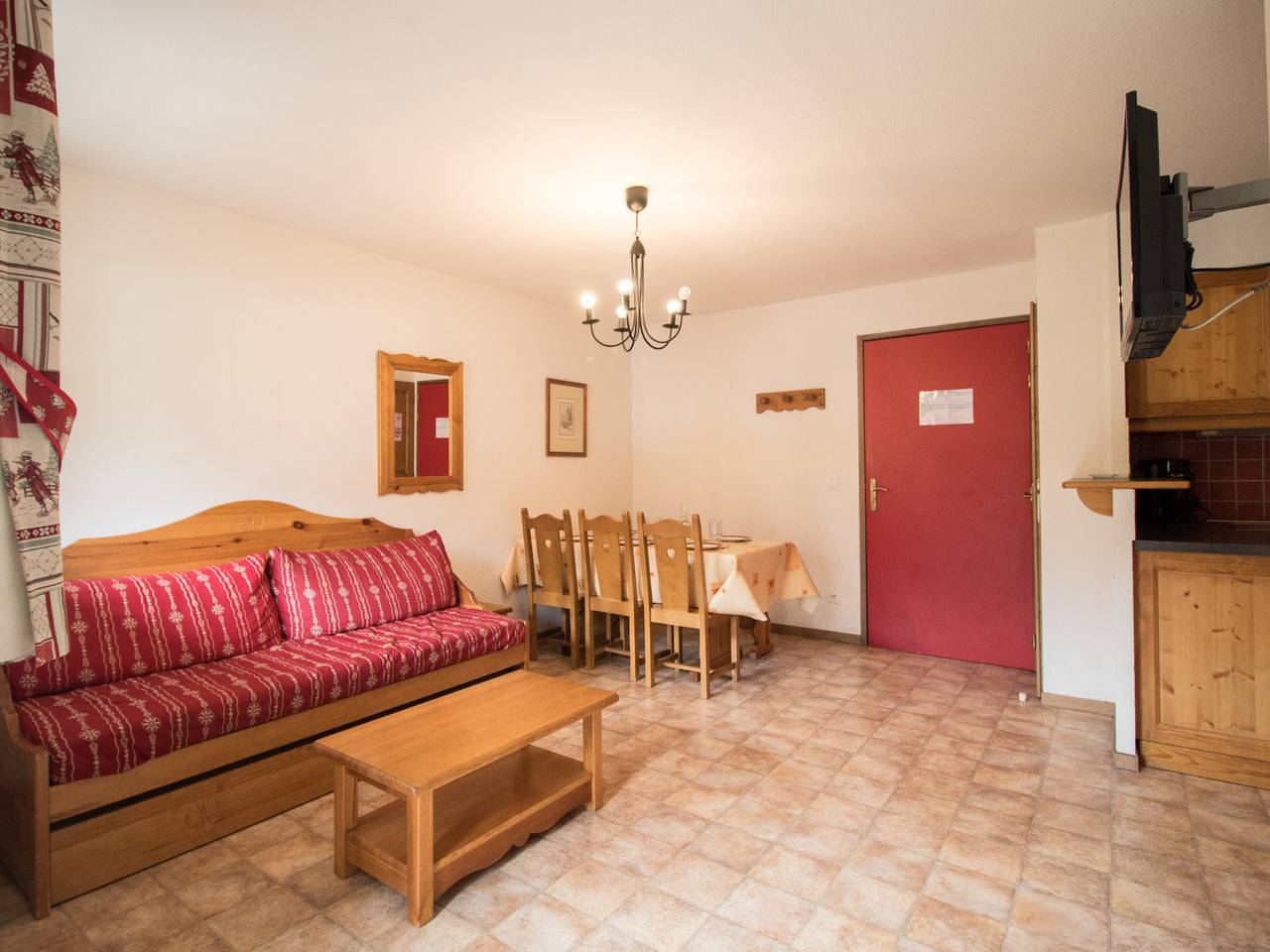 Ganze Wohnung, Geräumige Wohnung für 6, Südbalkon, Parken in Lanslebourg-Mont-Cenis, Region Saint-Jean-de-Maurienne