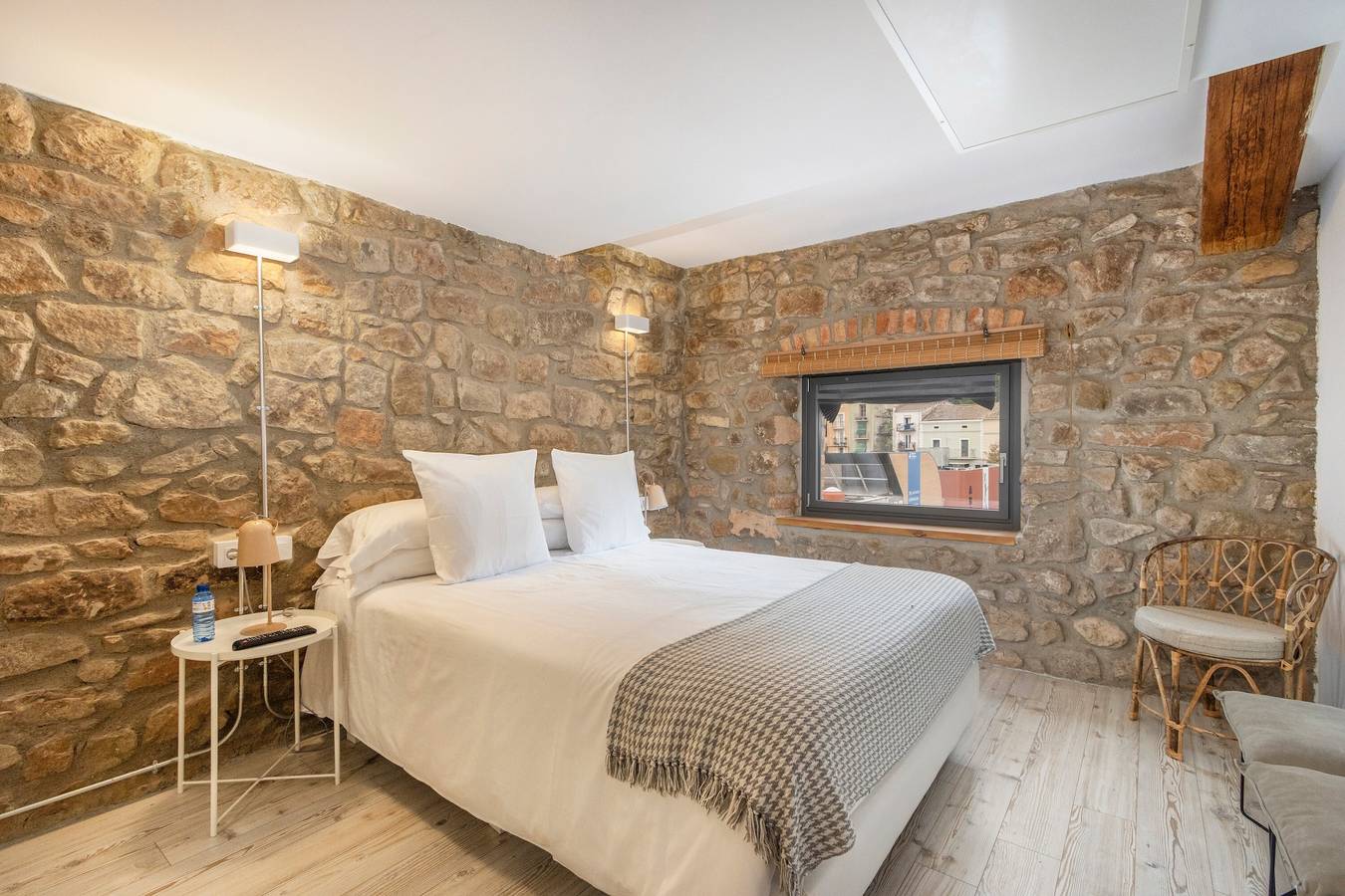 Entire apartment, Apartment 'Àtic 1' with Private Terrace, Wi-Fi and Air Conditioning in Balaguer, Noguera