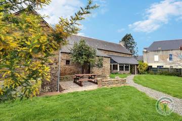 Gîte pour 6 personnes, avec jardin à Bazouges-la-Pérouse