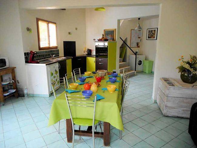 Location de vacances pour 6 personnes, avec vue ainsi que terrasse et piscine à Saint-Brès - 4