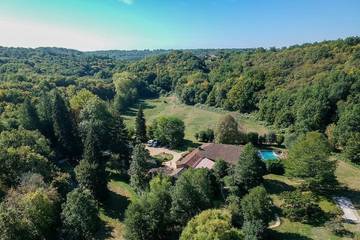 Location de vacances pour 30 personnes, avec jardin et jacuzzi à Gavaudun