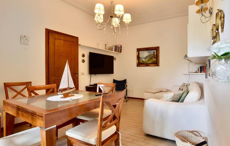 Charmant appartement de deux chambres avec jardin, à 1 km de la plage in Lido di Camaiore, Camaiore