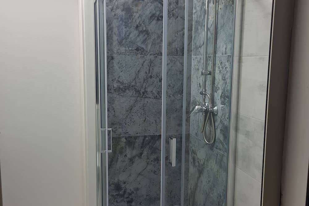 Room with private bath near Gallipoli, patio, separate entrance. in Taviano, Golf von Tarent