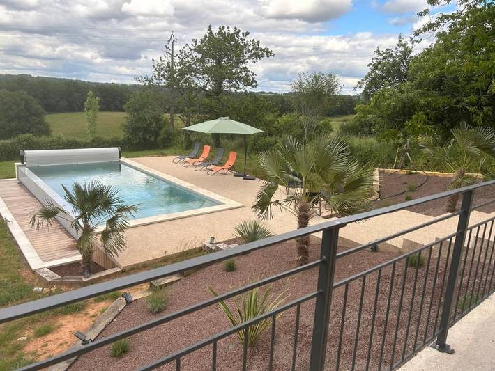 Location de vacances pour 11 personnes, avec Terrasse et Jardin ainsi que Piscine et Vue à Hautefort