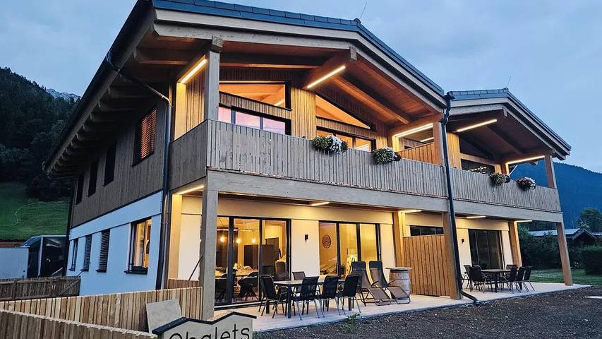 Hütte für 8 Personen, mit Sauna und Balkon sowie Garten in Haus