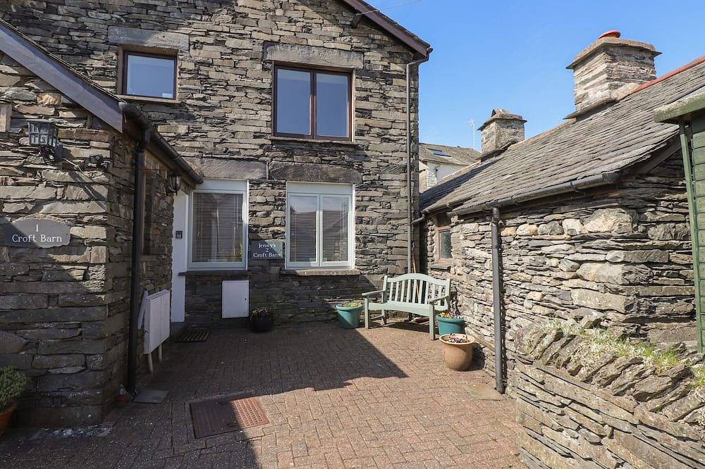 Jenny'S, pet friendly, with a garden in Hawkshead in Hawkshead, Lake District