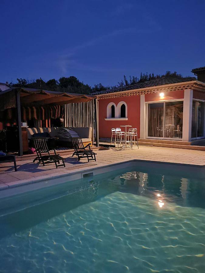 Location de vacances pour 2 personnes, avec piscine ainsi que jacuzzi et jardin à Le Cannet-des-Maures - 3