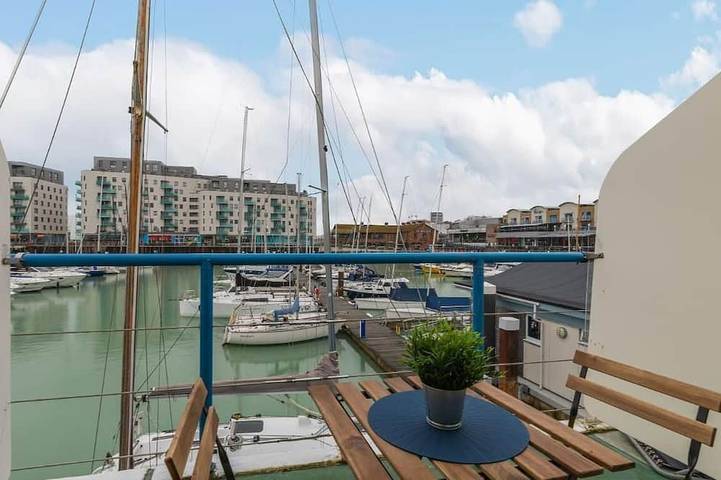 Apartment for 4 people in Brighton Marina
