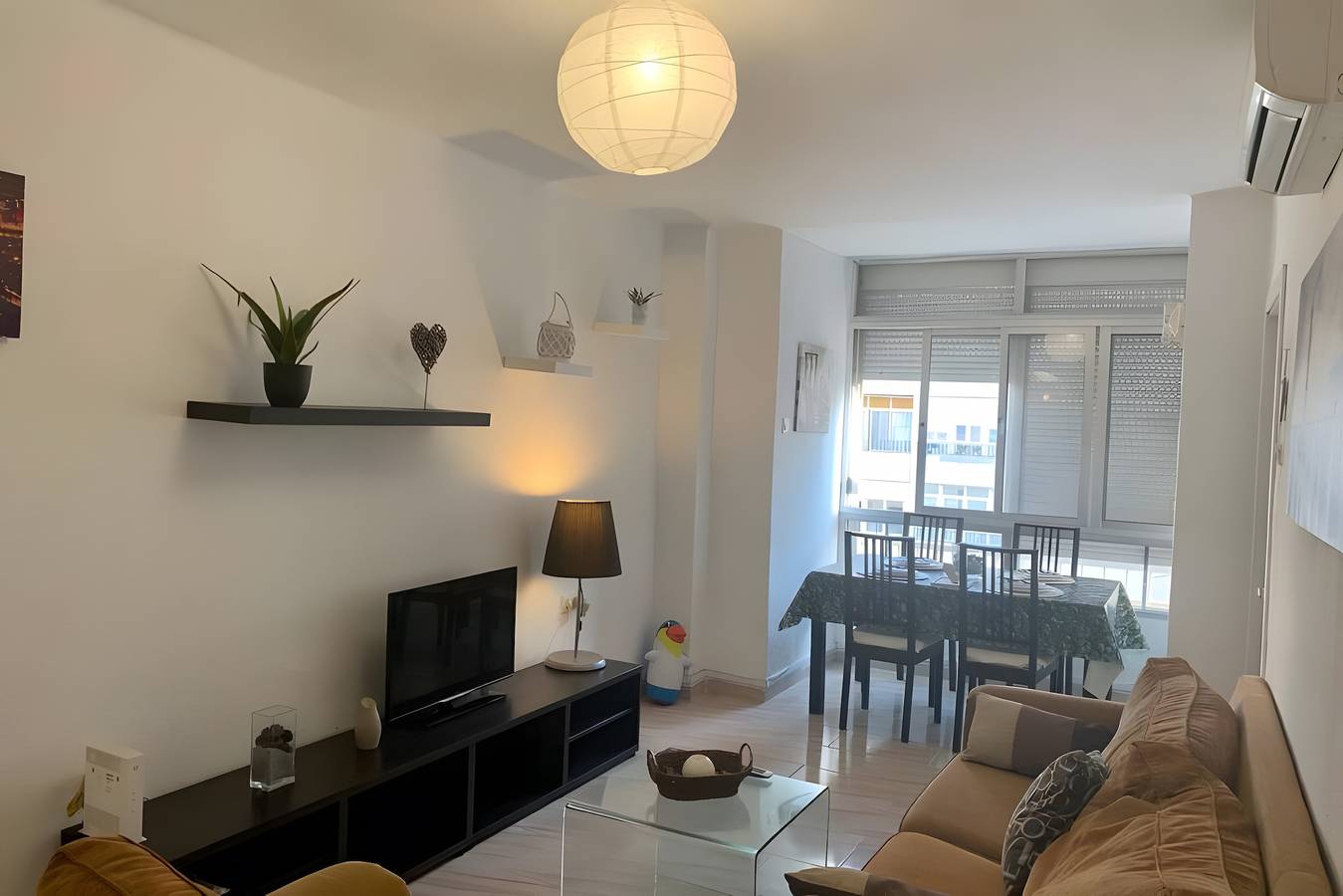 Hel leilighet, Apartment 'Apartamento Martinez Maldonado' with Wi-Fi and Air Conditioning in Bailén-Miraflores, Malaga