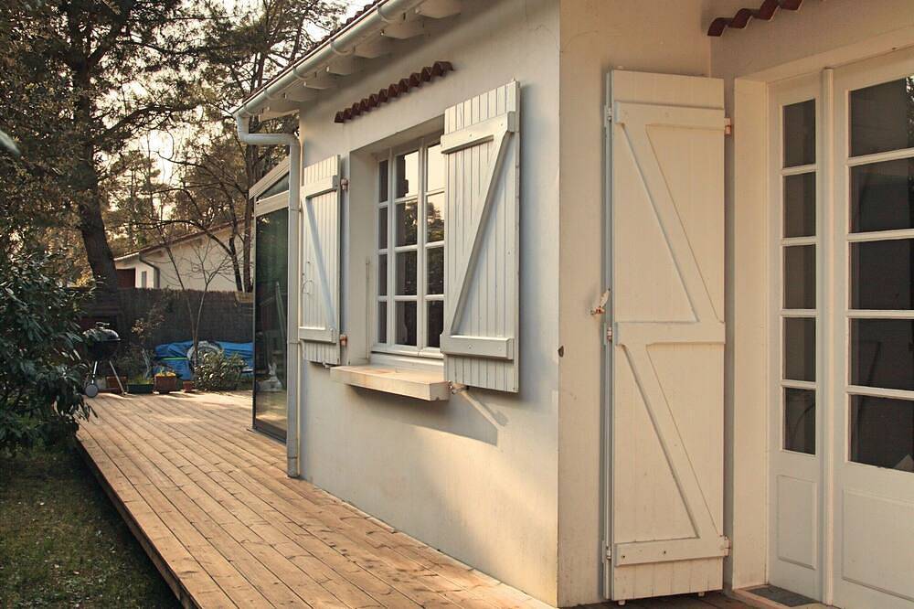 Villa Suzanne terrace and veranda near the beach in Longeville-sur-Mer, Vendée