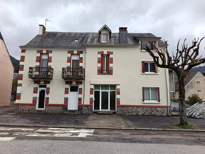 Location de vacances pour 8 personnes, avec balcon et vue dans Gare De La Bourboule - 4
