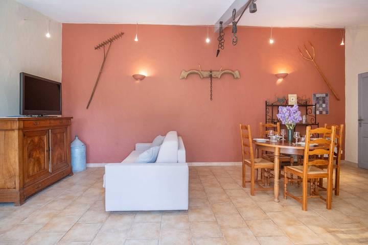 Gîte pour 4 personnes, avec jardin et piscine, animaux acceptés à Joucas - 3