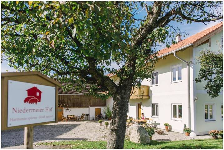 Ferienwohnung für 2 Personen, mit Terrasse und Garten sowie Ausblick in Ebersberg
