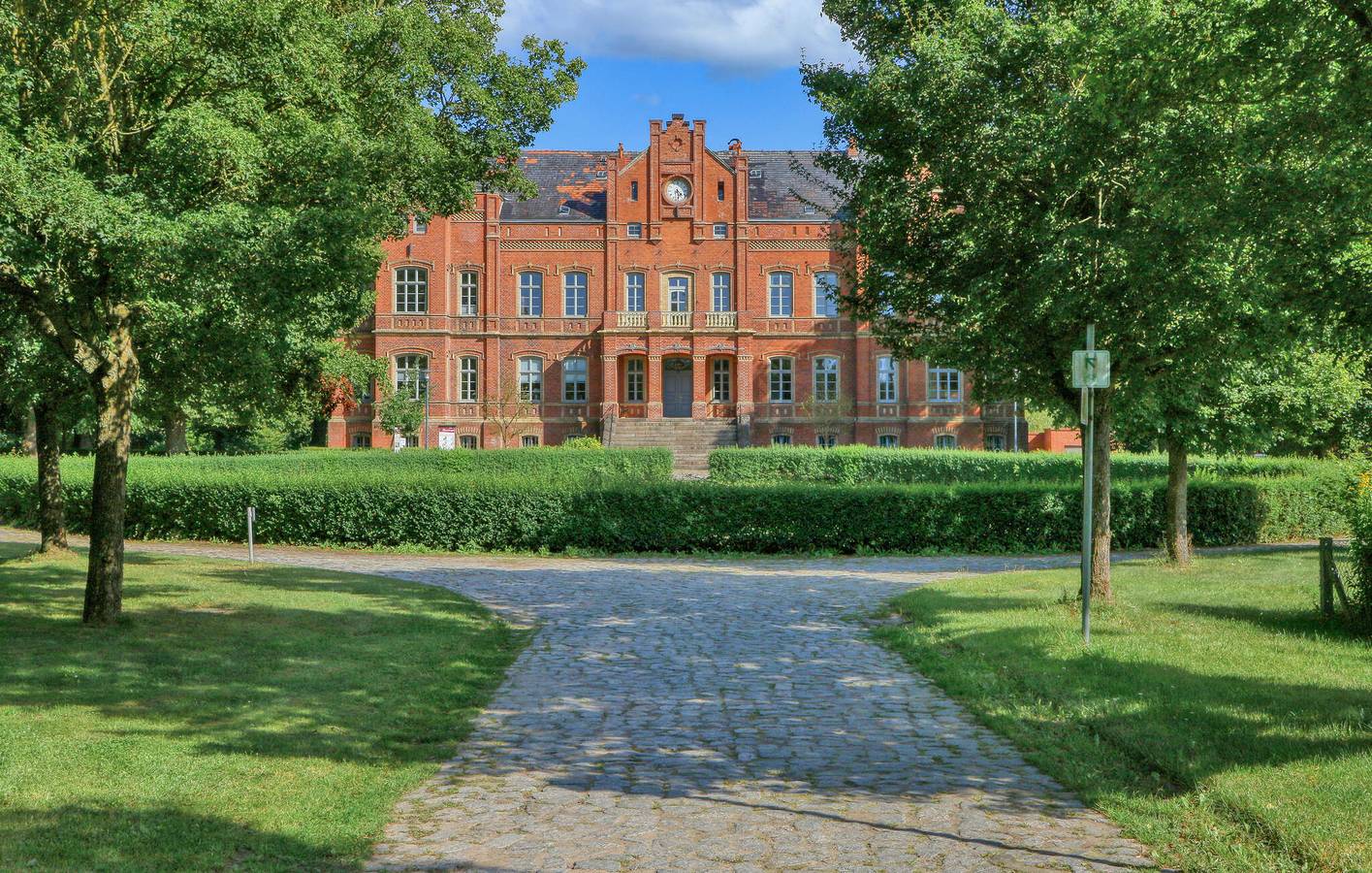 Ganze Ferienwohnung, Ferienwohnung am See mit Terrasse, Parkplatz & TV | Krakow am See in Alt Sammit, Krakow am See