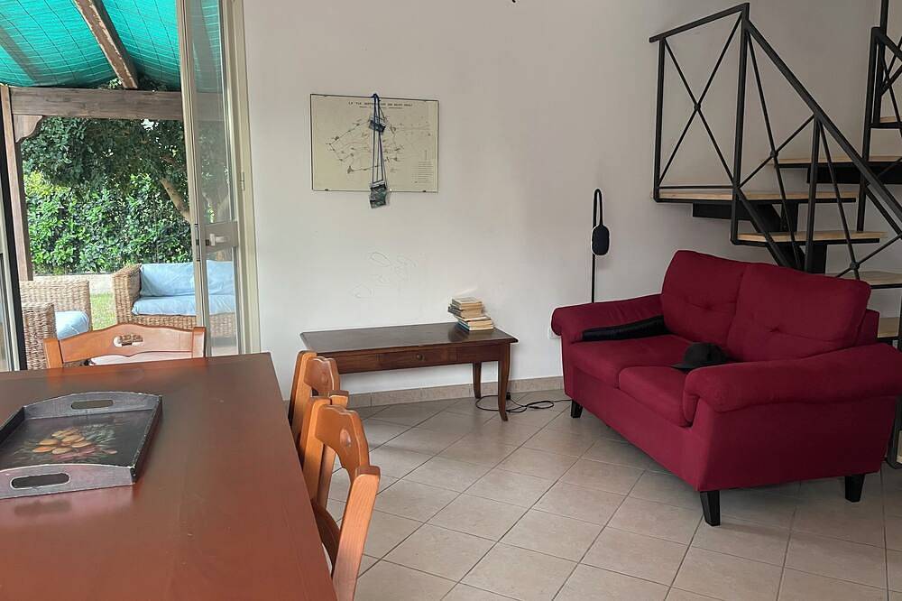 Donna Lopes, seaside cottage and pool in Piana Calzata, Provincia de Palermo