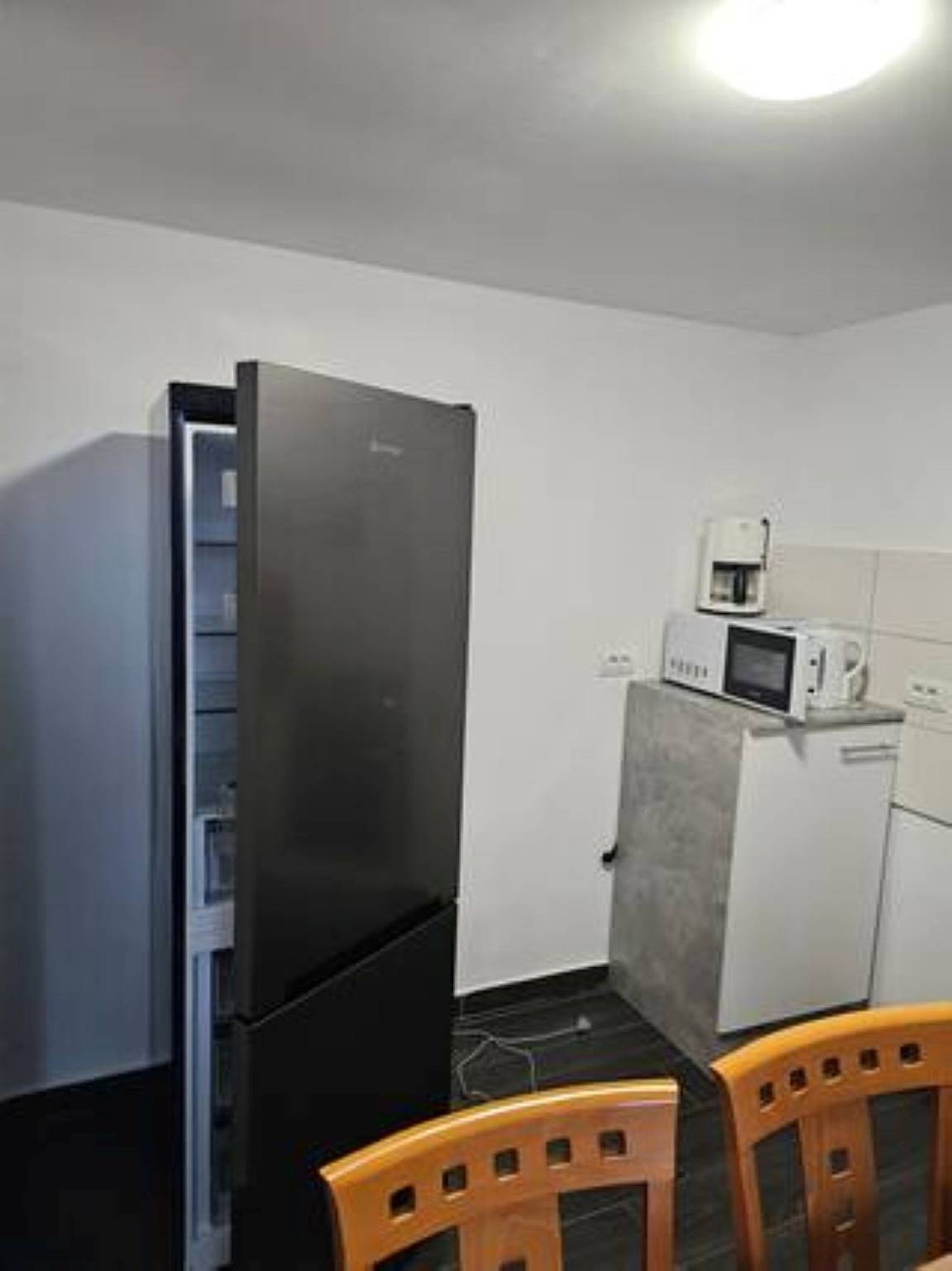 Ganze Ferienwohnung, Schöne Vollausgestattete Monteurs- Gästewohnung in der Gartenstadt Leuna und nähe Geiseltalsee / 2407 in Leuna, Saale-Unstrut