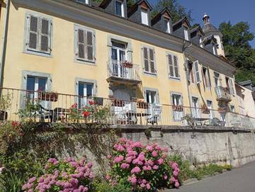 Gîte pour 3 personnes, avec vue et terrasse, animaux acceptés dans Thermes Luz Saint Sauveur