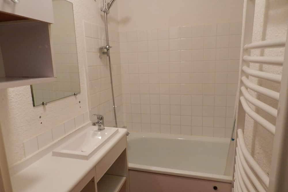 Appartement entier, Appartement 2 pièces cabine au pied des pistes avec balcon et casier à skis in La Ferrière, Le Pleynet Les Sept Laux