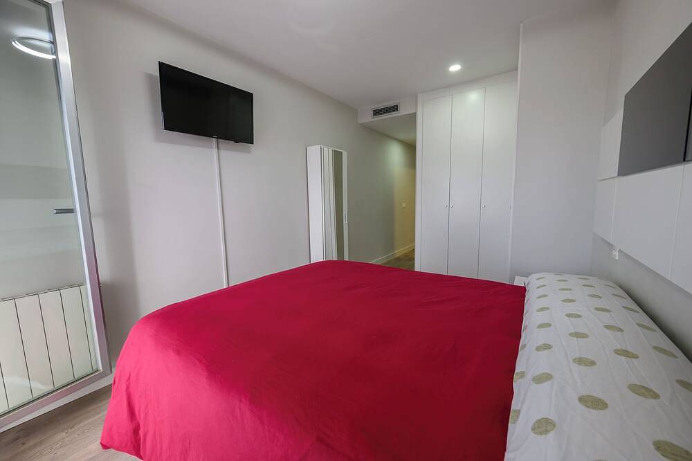 Entire apartment, Apartamento Cervantino - Alcalá de Henares in Alcalá de Henares, Madrid Province