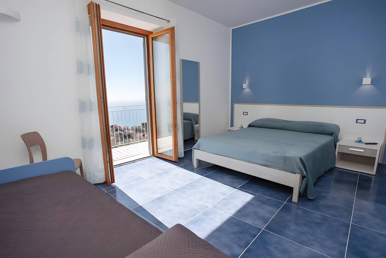 Zimmer „Camera Cielo mit privatem Balkon“, Meerblick, Wlan und Klimaanlage in Pianillo, San Lazzaro