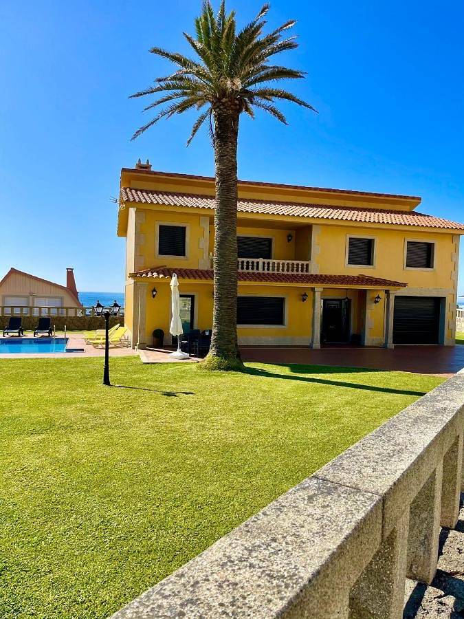 Apartamento para 7 personas, con Balcón y Jacuzzi además de Terraza y Jardín en Oia (Pontevedra)