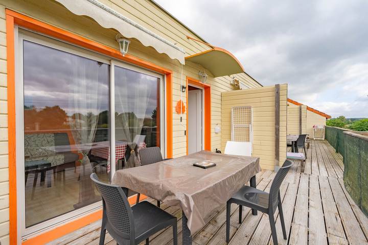 Appartamento intero, Appartamento 'Le Clos Du Champ De L'Amour - Marennes' con piscina privata, Wi-Fi e aria condizionata in Saint-Simon-de-Bordes, Jonzac e dintorni