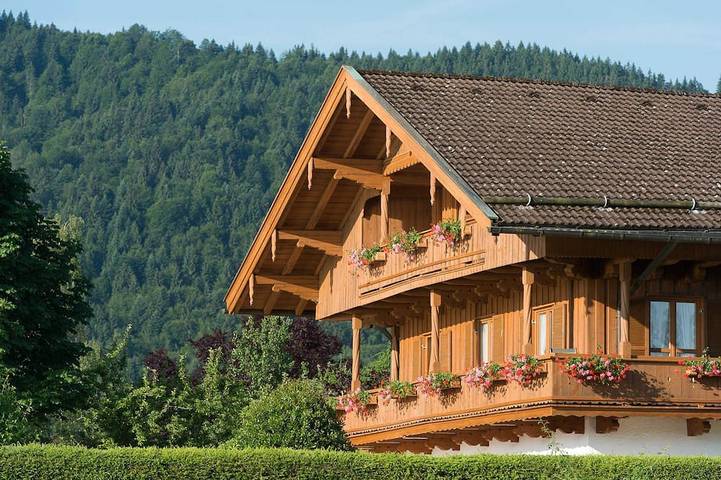 Entire apartment, Vacation apartment 3 - Seerose am See - Dream vacation directly on Lake Tegernsee in Bad Wiessee, Bavarian Alps