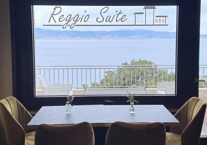 B&b per 2 persone, con Balcone e Terrazza nonché Panorama a Reggio di Calabria