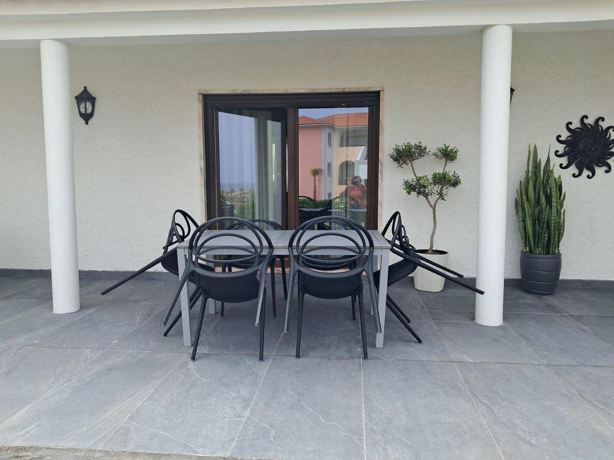 Vila Private Pool Beach Golf Praia Del Rey in Amoreira, Leiria distrito