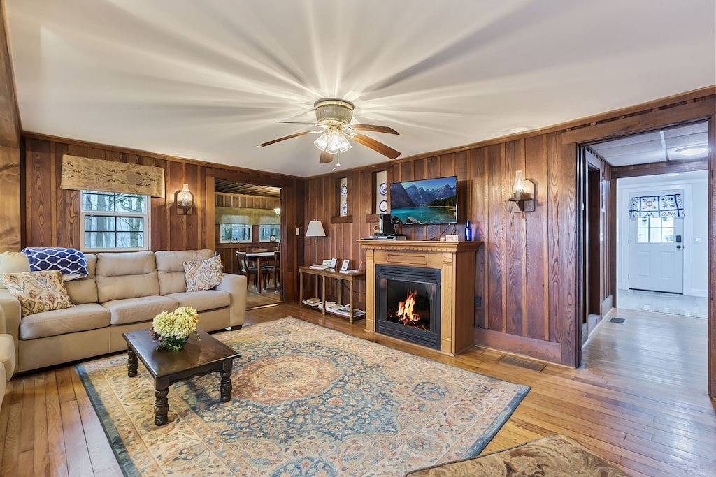 Blattsaison Kommt! 3 Wochennächte ~ 400 Usd (exkl. Weihnachten) ~ All In! in Macon County