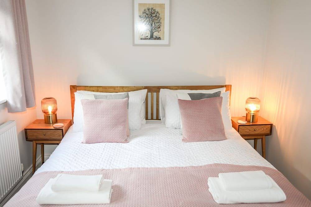 3 Trem Y Dolydd, family friendly, with a garden in Llanrwst in Snowdonia