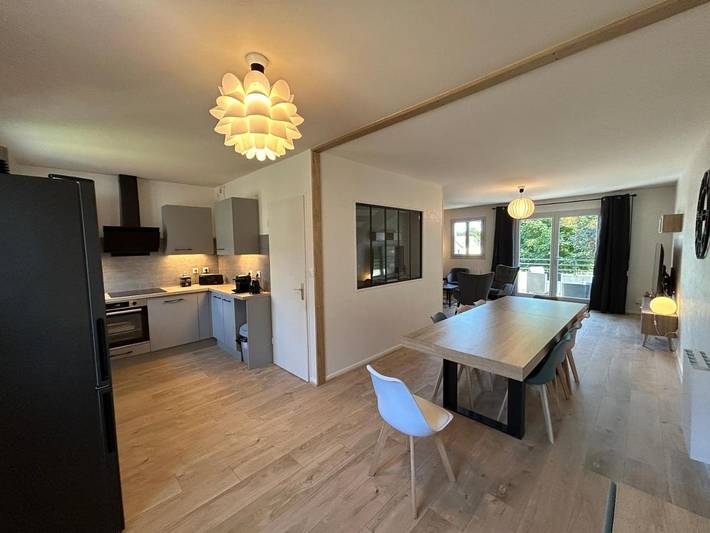 Location de vacances pour 10 personnes, avec jardin à Buxy